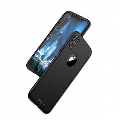 Capa preta para smartphone com orifício para logo da Apple e ecrã com imagem de cidade à noite