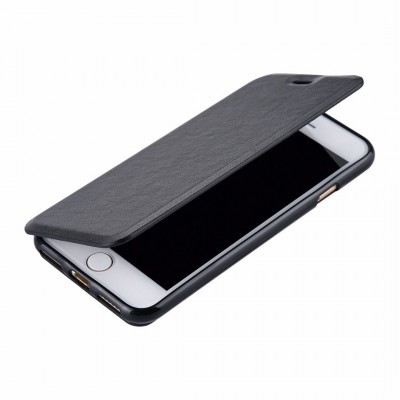 Capa protetora preta com smartphone branco em fundo branco