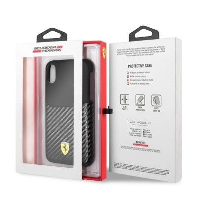 Capa protetora preta com logótipo Ferrari em embalagem branca e vermelha