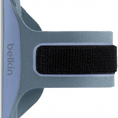 Suporte para braço Belkin em tecido azul claro com fecho em velcro preto
