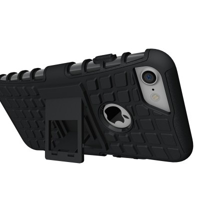 Capa protetora para smartphone preta com suporte dobrável e textura em relevo