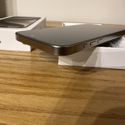 Apple iPhone 15 Pro Max - Titânio natural (de Ocasião)