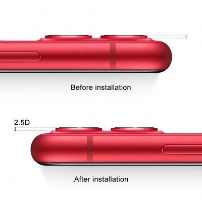 Comparação do lado de smartphone vermelho antes e depois da instalação de película 2.5D