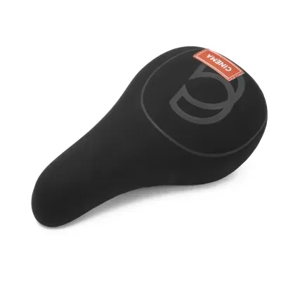 Selim de bicicleta preto com logótipo vermelho CINEMA