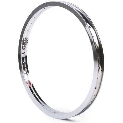 Aro de bicicleta metálico prateado com texto GT Bicycles