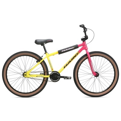 Bicicleta amarela e rosa com pneus castanhos e texto KALEO no quadro