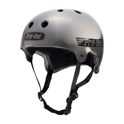 Capacete prateado com fitas pretas e marca Pro-tec