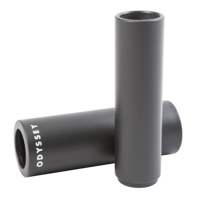 Duas pegas pretas cilíndricas para bicicleta com a palavra ODYSSEY