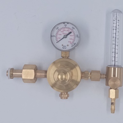 Regulador de gás dourado com manómetro e medidor de fluxo