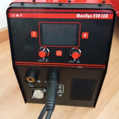 Maquina Semi-automática monofásica RedStar MaxiMIG 230 SYN LCD Multiprocesso