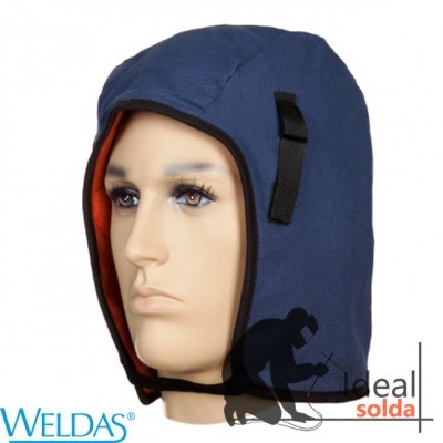 Capuz de proteção azul escuro com forro laranja e faixa preta numa cabeça de manequim