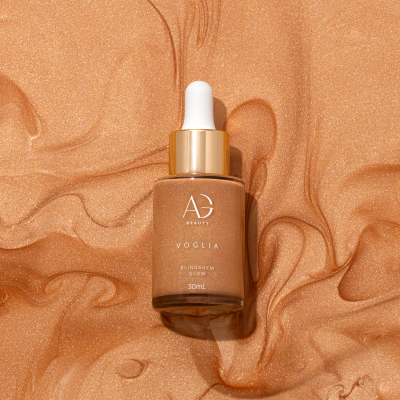 Frasco de sérum bronzeador AG Beauty Voglia com tampa dourada e conta-gotas branco