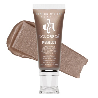 Tubo de pigmento cremoso metálico Danessa Myricks Beauty com amostra do produto