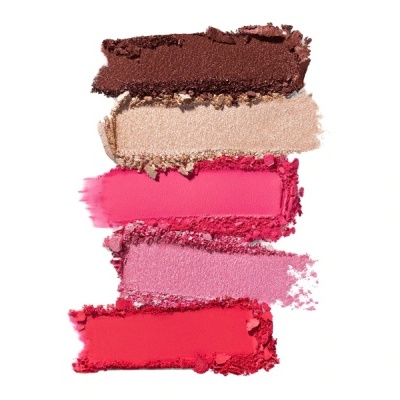 Quatro sombras de olhos ou batons em várias cores aplicados em traços irregulares