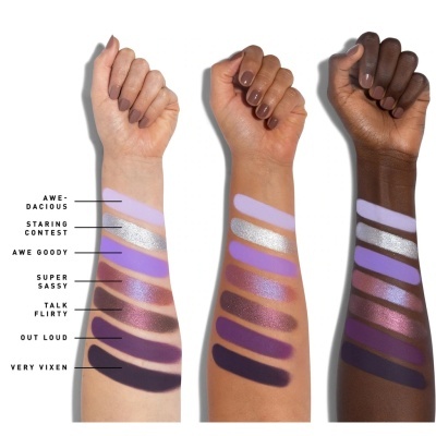 três braços de tons de pele variados com maquilhagem de olhos em faixas mostrando oito cores diferentes