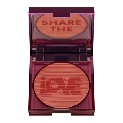 Blush coral compacto com texto 'SHARE THE LOVE' em estojo roxo com espelho