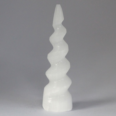 Torre de Chifre Unicórnio espiral Selenite 15cm