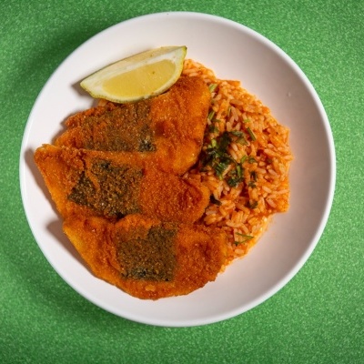 Pataniscas de aipo e nori com risotto de tomate e coentros