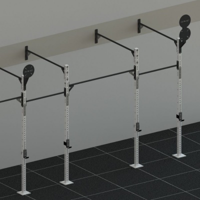 Estrutura modular de treino em ferro preta e branca num chão preto