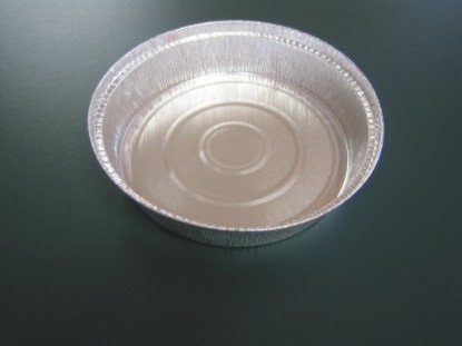 Taça redonda de alumínio com superfície ondulada e interior com anéis concêntricos