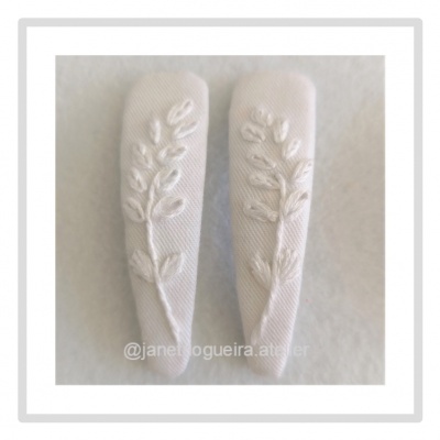 Ganchos de flores bordados (8cm)