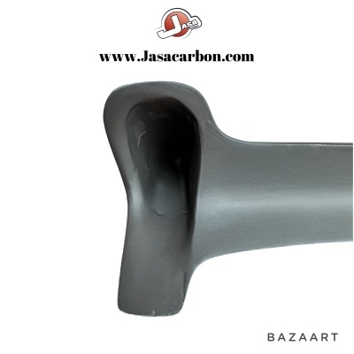 Peça preta de material composto com logótipo e texto www.Jasacarbon.com