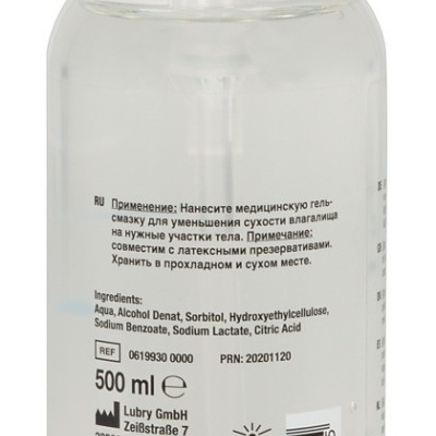Frasco transparente de gel com doseador branco, texto em russo e inglês, 500 ml.