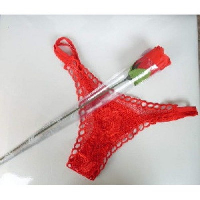 Calcinha dentro de um lindo botão de ROSA