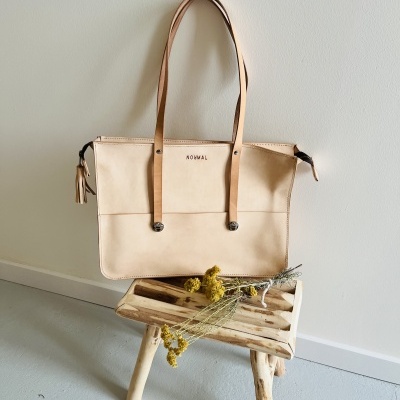 Carteiras e malas  /  Wallets and handbags