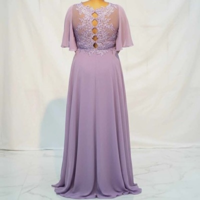 Vestido comprido lilás com renda e tule nas costas