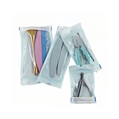 Conjunto de ferramentas de manicure embaladas individualmente em plástico transparente