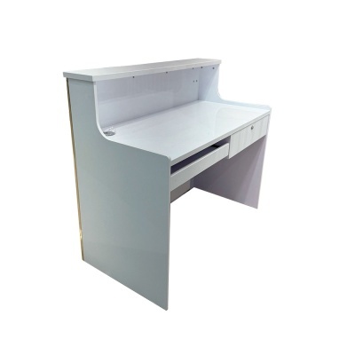 Secretária branca simples com duas pequenas gavetas e espaço para teclado