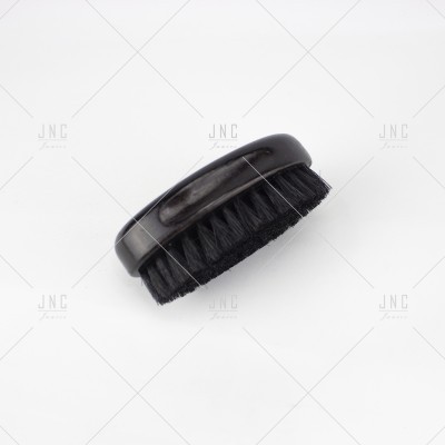 Escova oval para barba com cabo preto e cerdas pretas