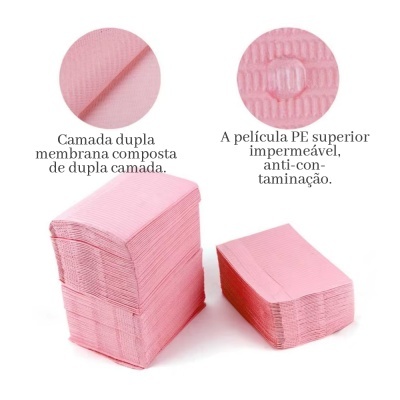 Guardanapos cor-de-rosa com textura dupla e película impermeável em detalhe
