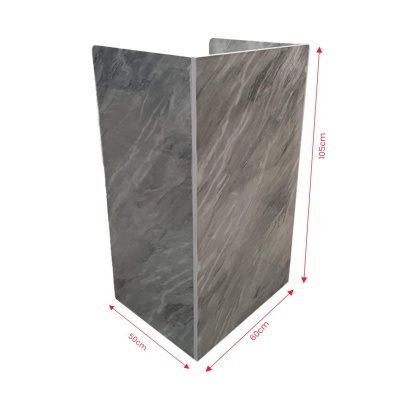 Painel decorativo cinzento com textura de mármore e medidas indicadas