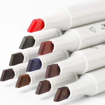 Marcadores de várias cores com corpo branco e ponta bidimensional