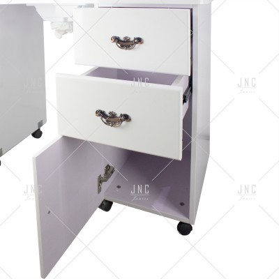 Móvel de escritório branco com gavetas e porta aberta