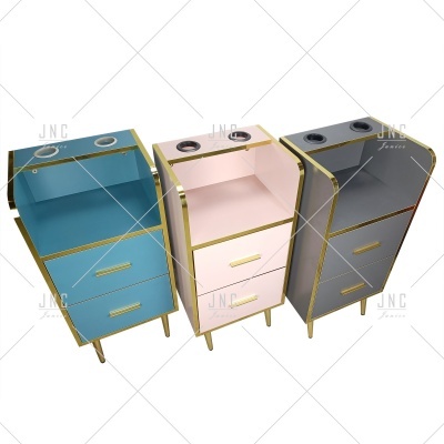 Três móveis modernos coloridos com detalhes dourados e gavetões