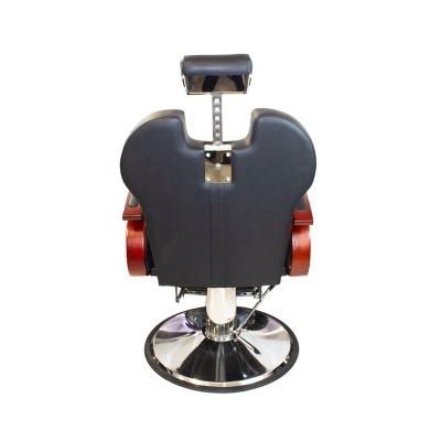 Cadeira de barbeiro preta com base metálica e apoios de braço em madeira