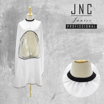 Capa para corte de cabelo branca com janela transparente e gola preta em manequim