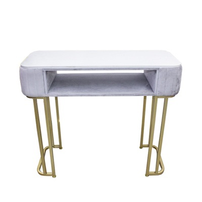Mesa pequena com tampo branco, veludo cinza e pernas douradas