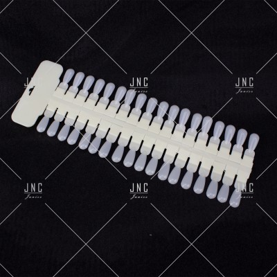 Mostruário com 24 amostras de verniz para unhas brancas translúcidas