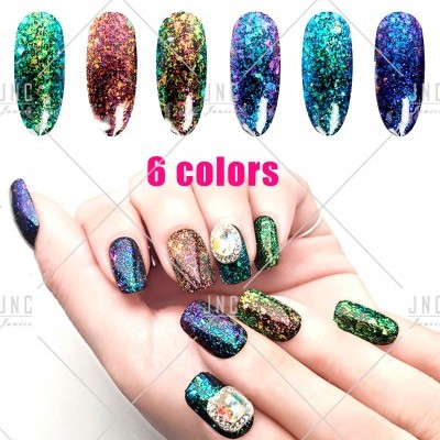 Vernizes para unhas em seis cores com glitter e unhas artificiais decoradas