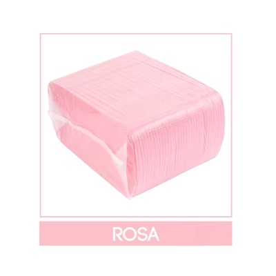 Pacote de papel rosa embalado em plástico transparente