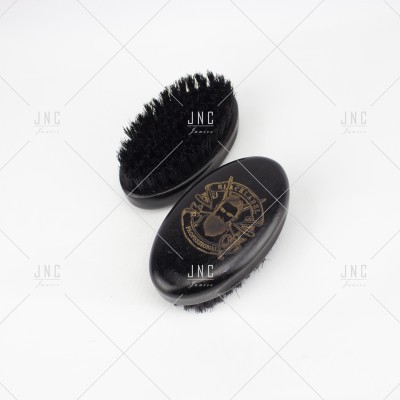 Dois pentes escova para barba pretos com gravação dourada