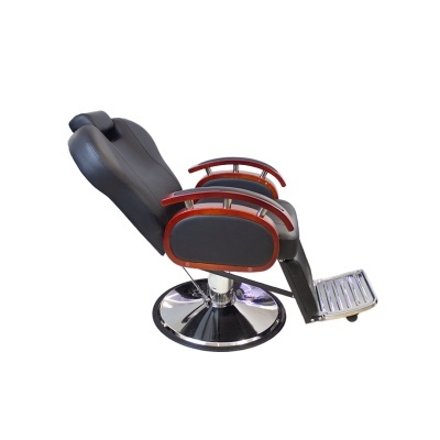 Cadeira de barbeiro reclinável em couro preto com apoios de braços em madeira e base cromada