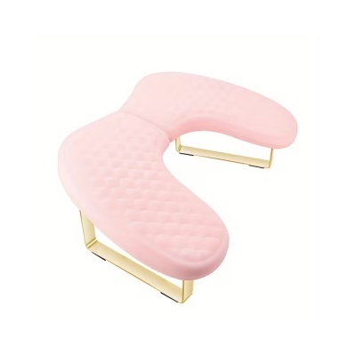 Banco azul claro em veludo com base dourada curva