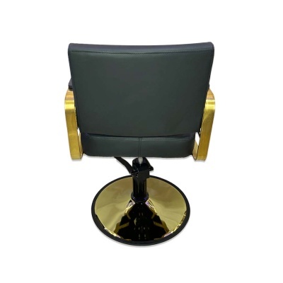 Cadeira moderna em pele preta, estrutura dourada e base redonda cromada vista de trás
