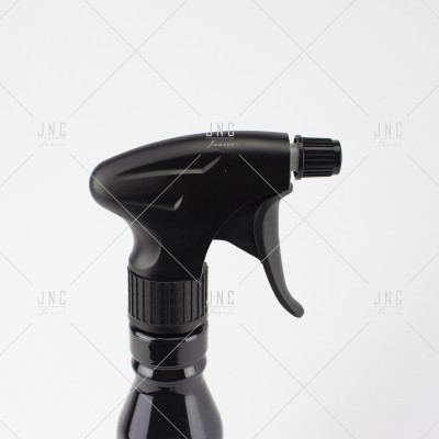 Borrifador preto de plástico com gatilho e bocal ajustável