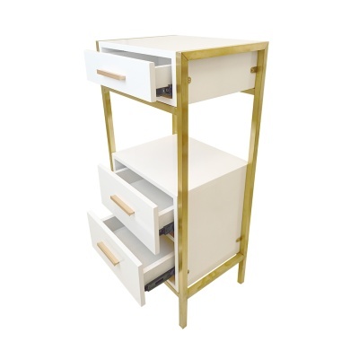 móvel branco com estrutura dourada e três gavetas abertas